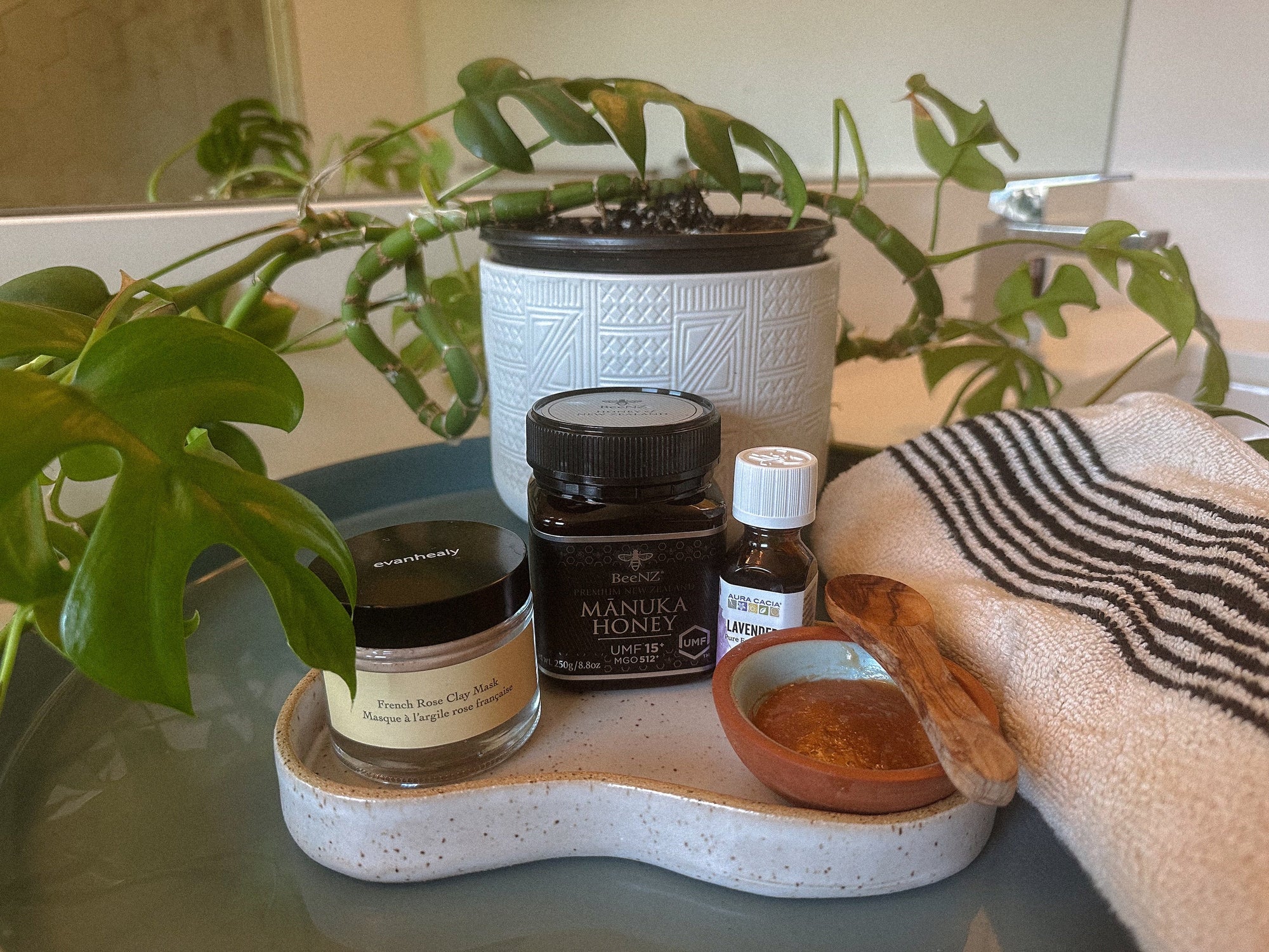 A Ritual Worth Savoring: This Mānuka Honey and Lavender Face Mask for Skin and Sleep