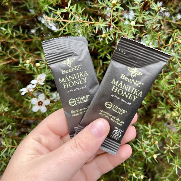 BeeNZ UMF 5+ (MGO 83+) Mānuka Honey Sachets – 12-pack of 0.35oz travel servings with mild earthy sweetness. Perfect for energy, immune & wellness support anywhere.