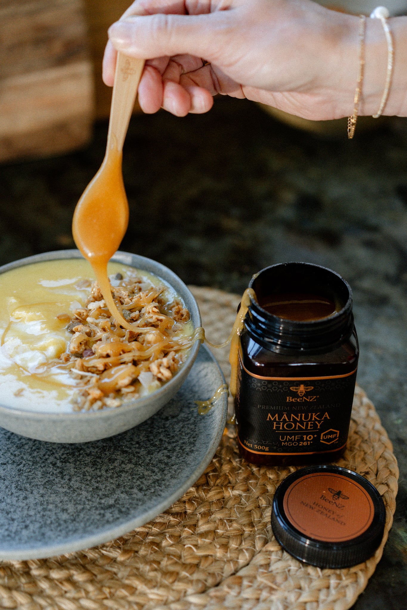 BeeNZ UMF 10+ Mānuka Honey 8.8oz Raw NZ Honey MGO 261+ – BeeNZ USA
